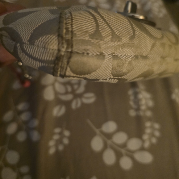 Coach Beige and Salmon Pink Signature Clutch Wristlet EUC - Picture 7 of 11